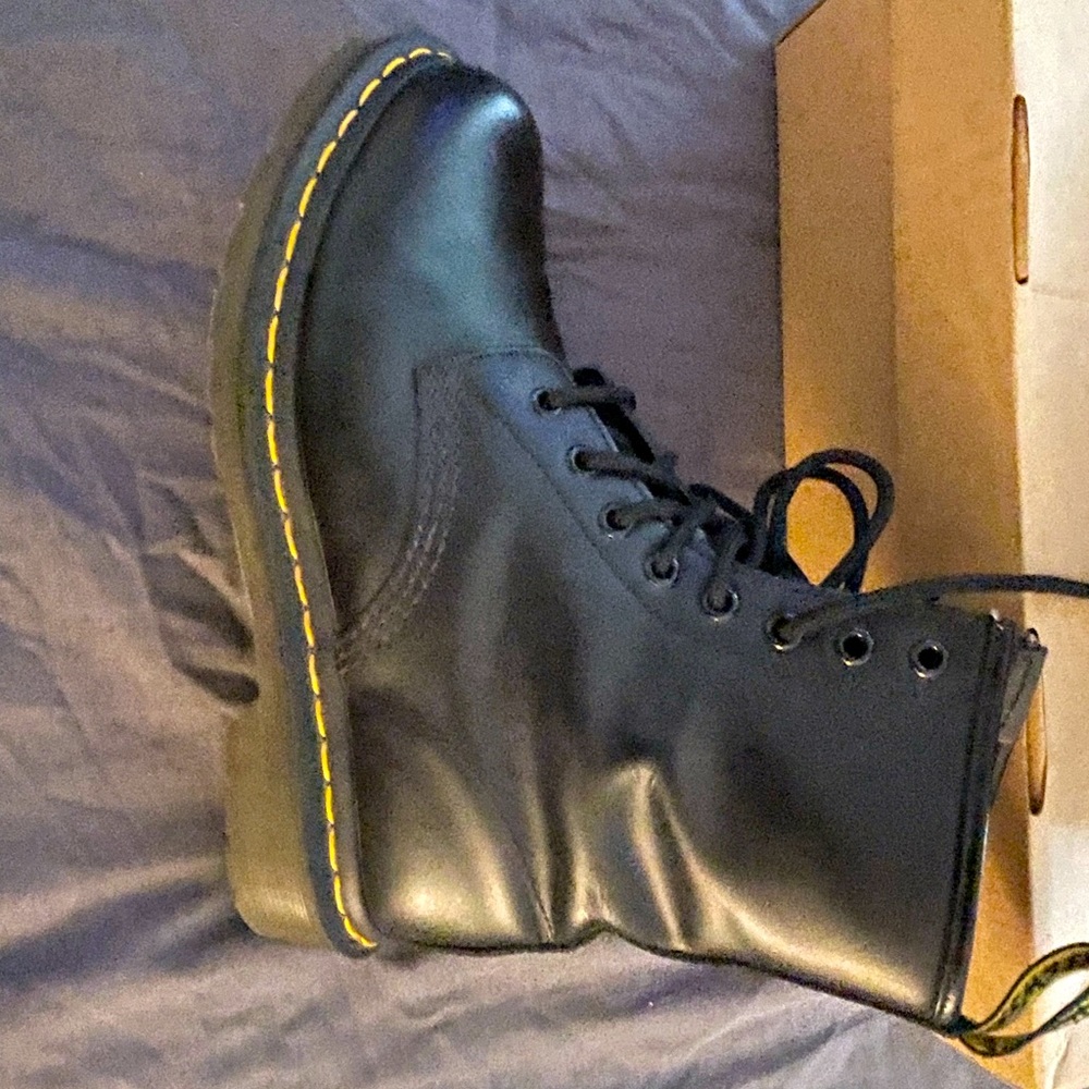Dr. Martens 1460 Like New!!